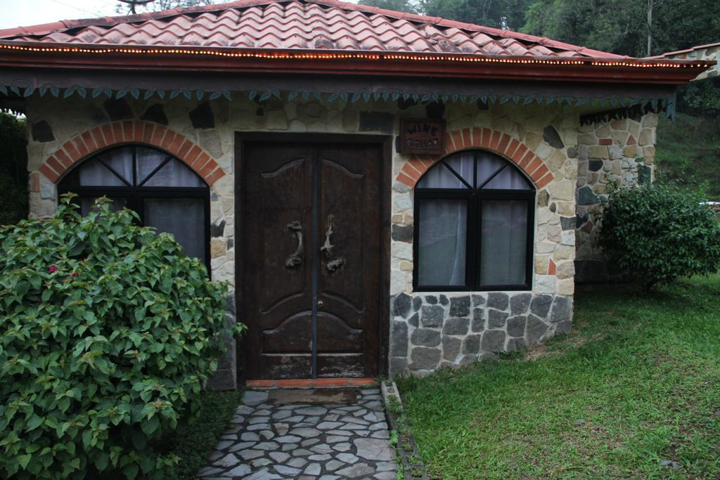 Gingerbread Restaurant & Hotel Nuevo Arenal Cameră foto